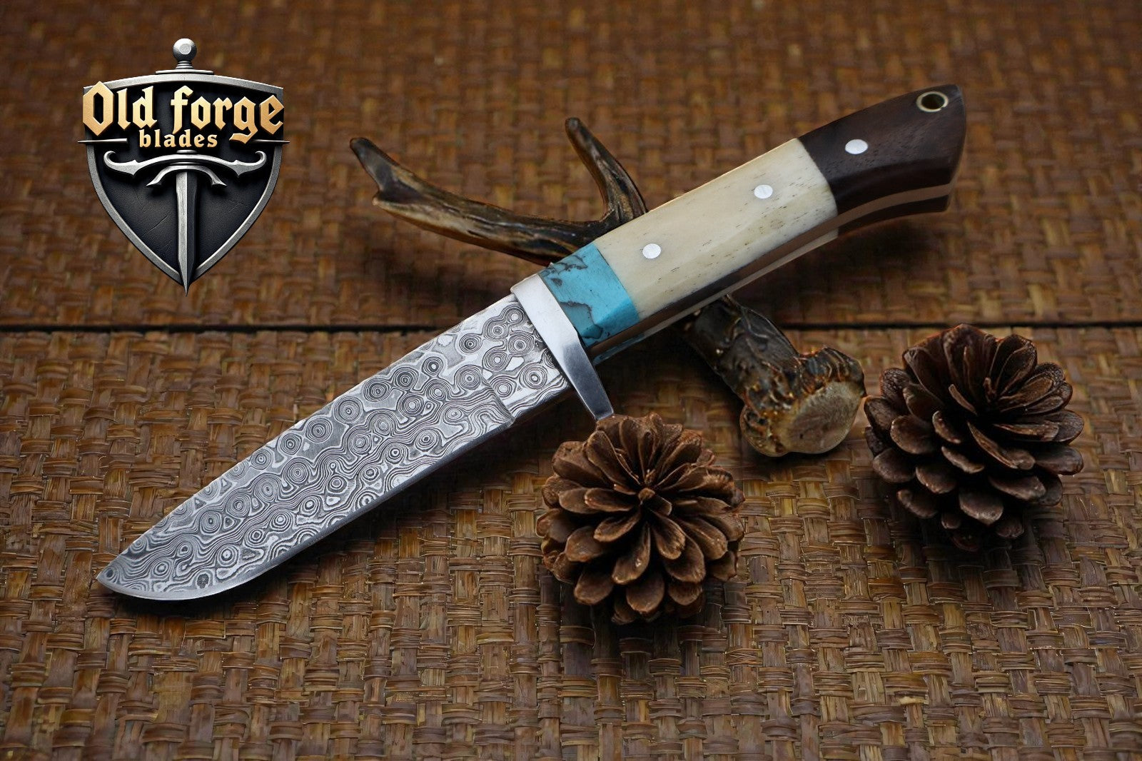 Premium Damascus Steel Hunting Knife – Custom Handmade