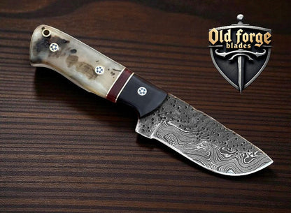 Handmade Damascus Cutlery Hunting Knife with Horn Handle