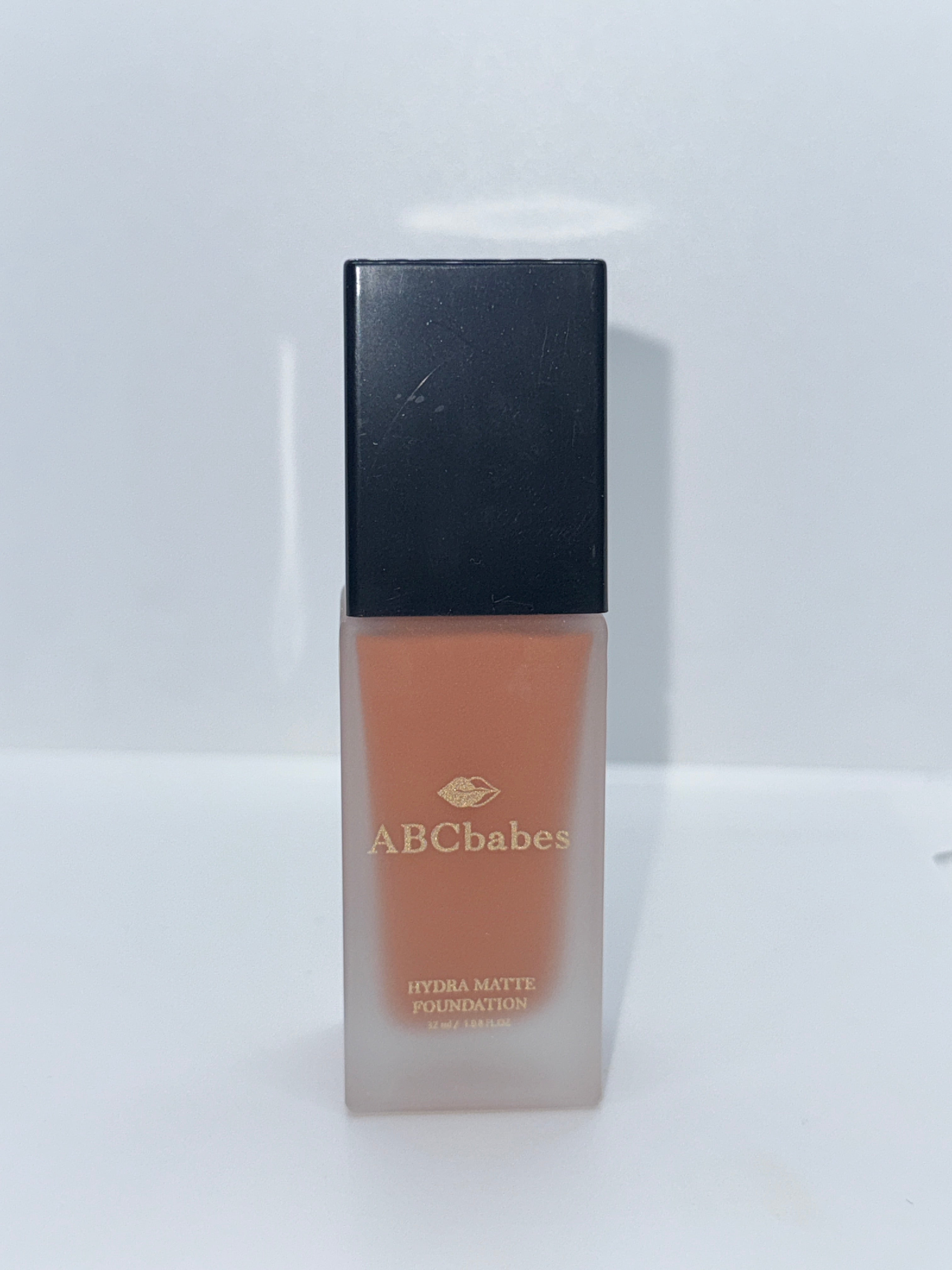 ABCbabes deep tan warm golden undertone shade 31 hydrating liquid foundation with matte finish.