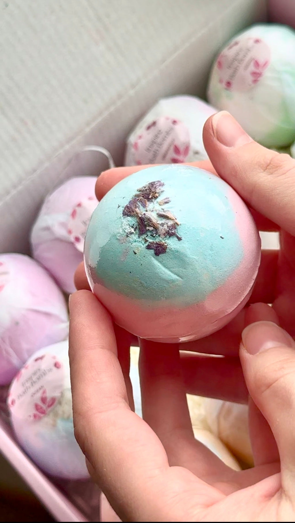 EvolutionUSA Inspire Bath Bombs for Women & Girls – 12 Flower Topped Bath Bombs Girls, Lush Womans Bathbomb Set, Organic Bath Fizzers, Luxury Gift Mothers Day, Birthday, Valentines, Easter or Self Care