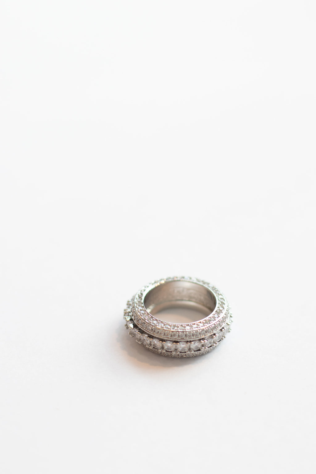 CENTER STAGE FIDGET SPINNER RING