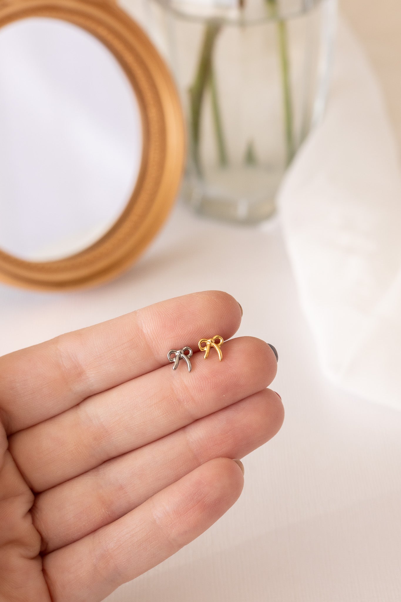 Bow Flat Back Stud