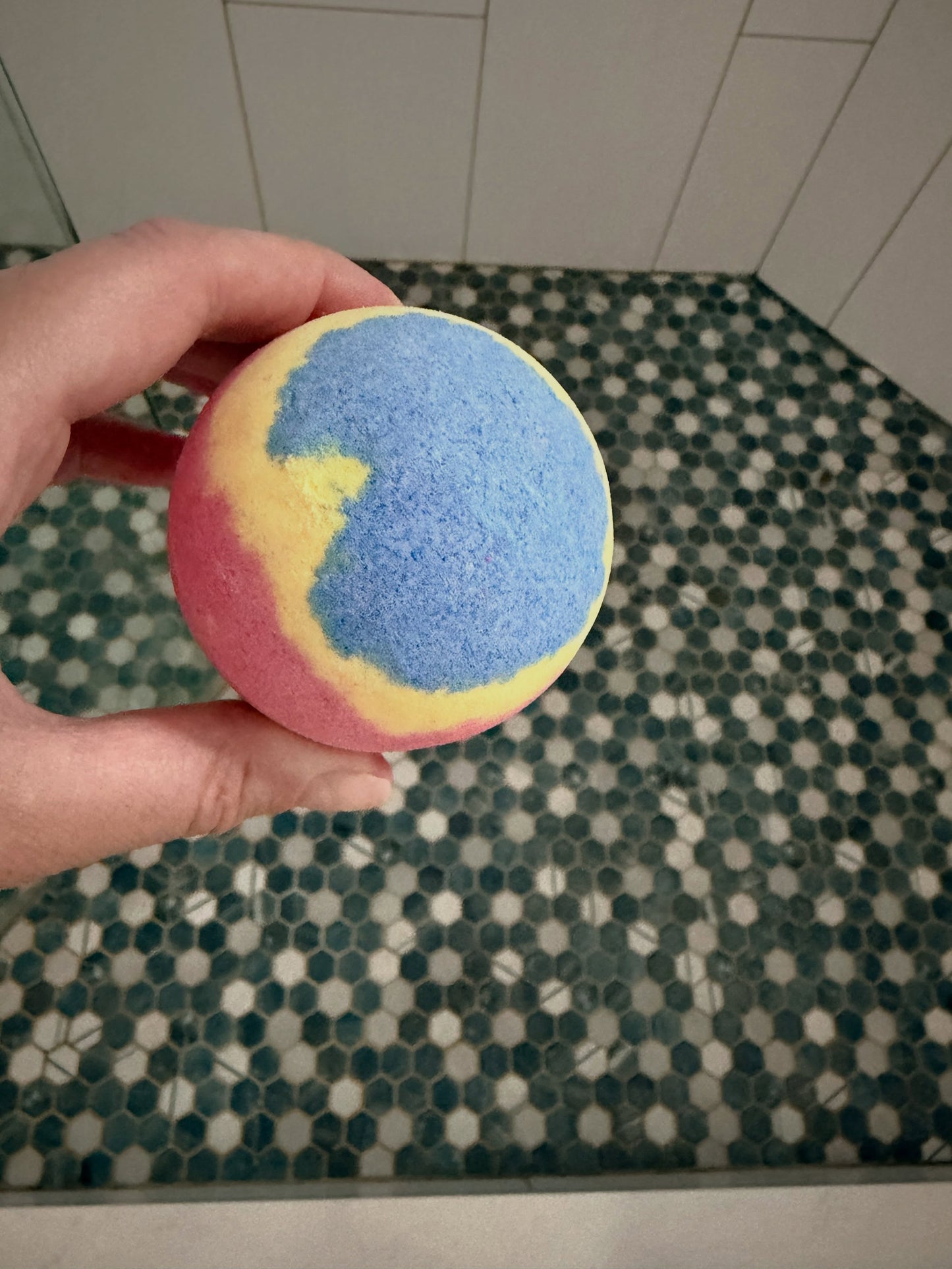 EvolutionUSA 1pc Epic Superhero Bath Bombs for Kids - Red