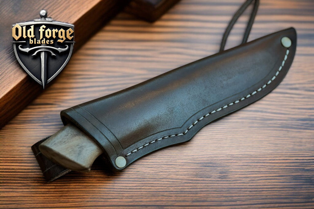 High Quality Hunting Knives – Damascus Blade with Walnut Handle