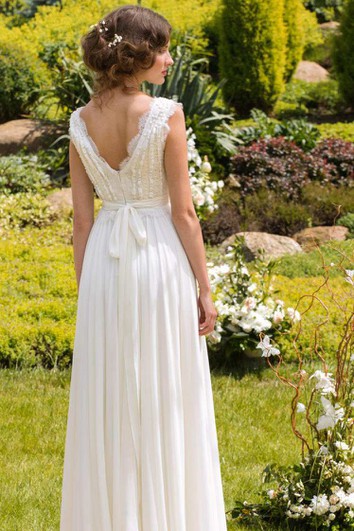 Plunged Sleeveless Chiffon Pleated Wedding Dress With Lace And Bow